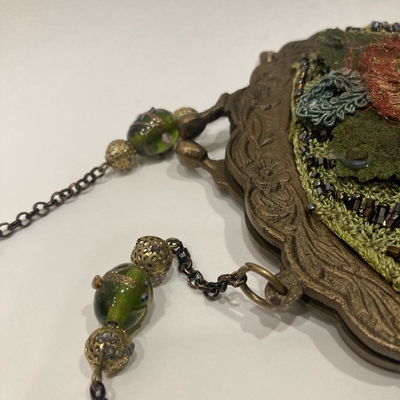 WAYNE KLESKI GREEN BEADED PURSE - Picture 10 of 13